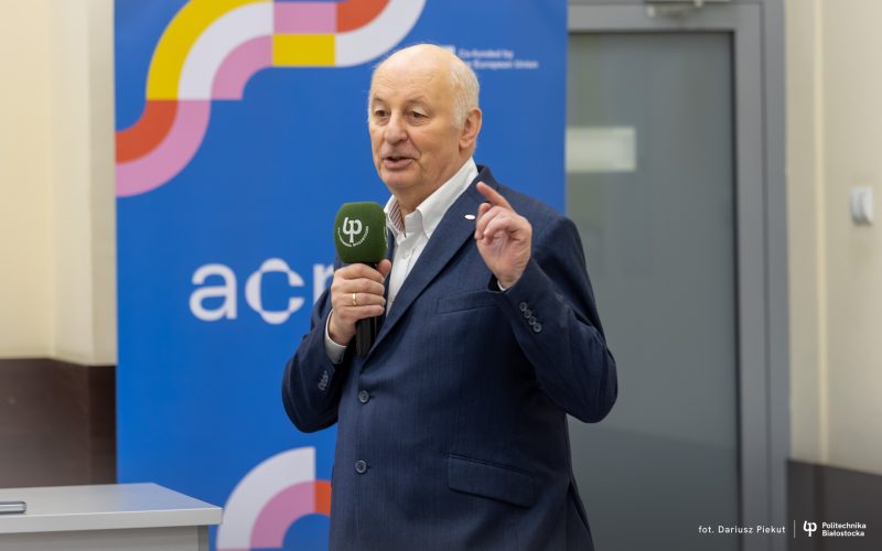 prof. Maciej Żylicz podczas wykładu