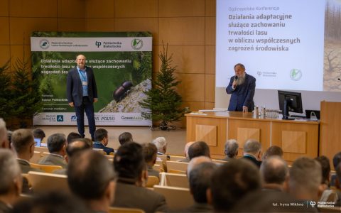 Wykładowca podczas prezentacji na Ogólnopolskiej Konferencji