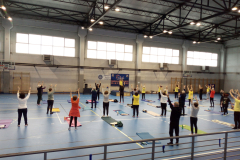 Zajęcia ruchowe w hali sportowej