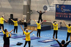 Zajęcia ruchowe w hali sportowej