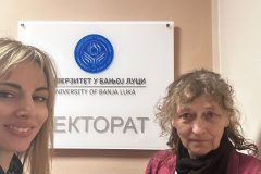 Zdjęcie w pomieszczeniu biurowym