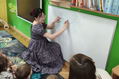 Chinese calligraphy workshop held at the Kindergarten No. 14 in Białystok, private archive of E. Śleszyńska