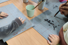 Chinese calligraphy workshop held at the Kindergarten No. 14 in Białystok, private archive of E. Śleszyńska