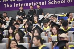 Absolwenci ISE podczas ceremonii rozdania dyplomów ukończenia studiów, fot. Uniwersytet Tianjin Chengjian
