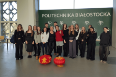 Lektorzy Centrum Współpracy Polsko-Chińskiej PB oraz uczniowie Zespołu Szkół Muzycznych w Białymstoku, którzy wzięli udział w wydarzeniu, fot. archiwum prywatne E.Śleszyńska