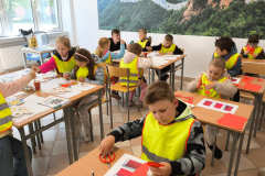 Malowanie latawców i wycinanie papieru, fot. E. Śleszyńska