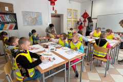 Malowanie latawców i wycinanie papieru, fot. Z. Hongyue