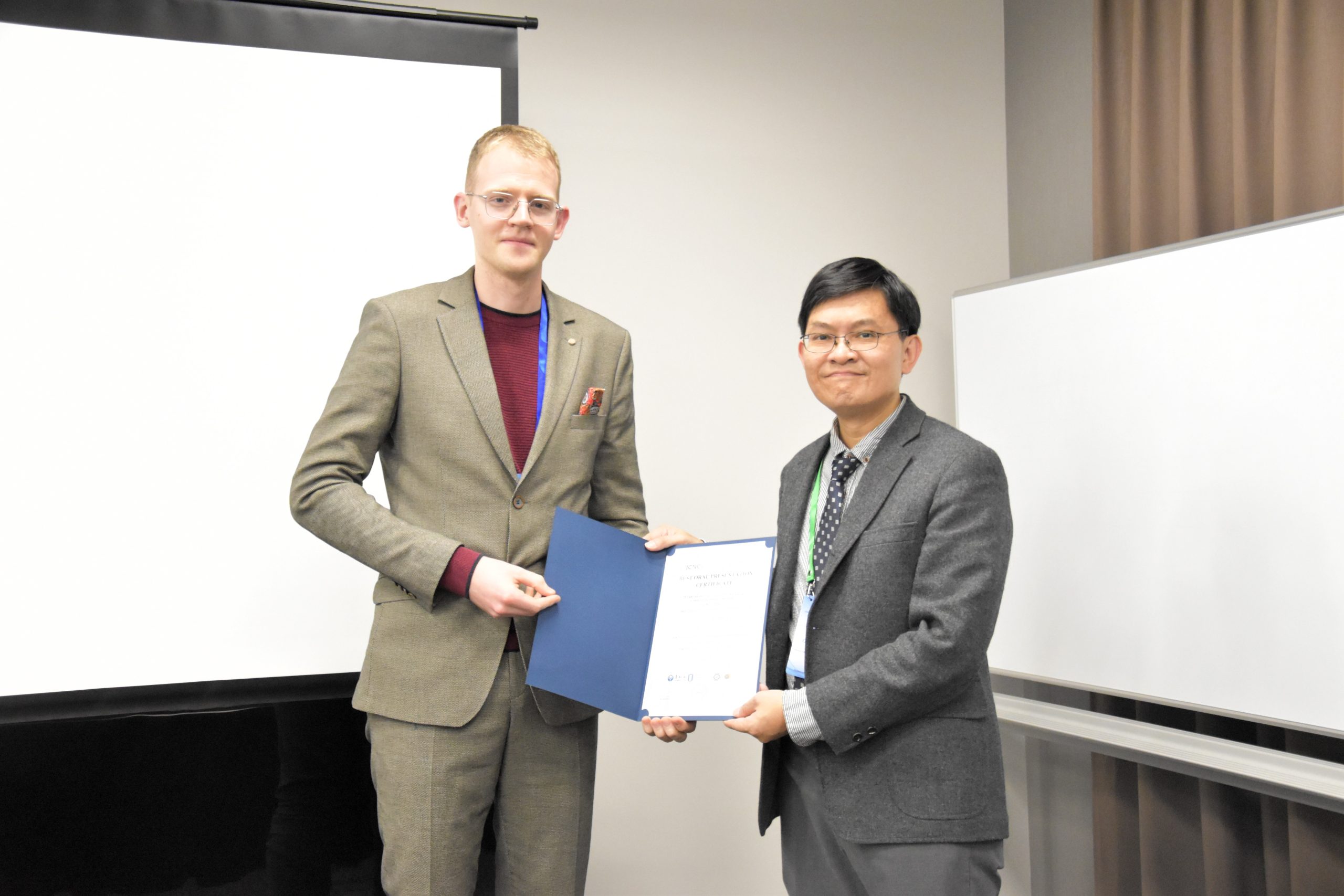 Wręczenie nagrody podczas konferencji w Japonii