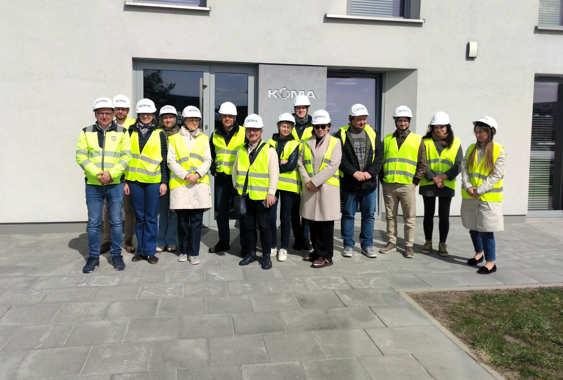 Wyprawa techniczna w fimie KOMA. arch. pryw. B. Biernacka