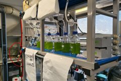 Stanowisko badawcze systemu uprawy i wzrostu mikroalg w Laboratorium Inżynierii Chemicznej i Środowiskowej (LEQUIA); Archiwum prywatne