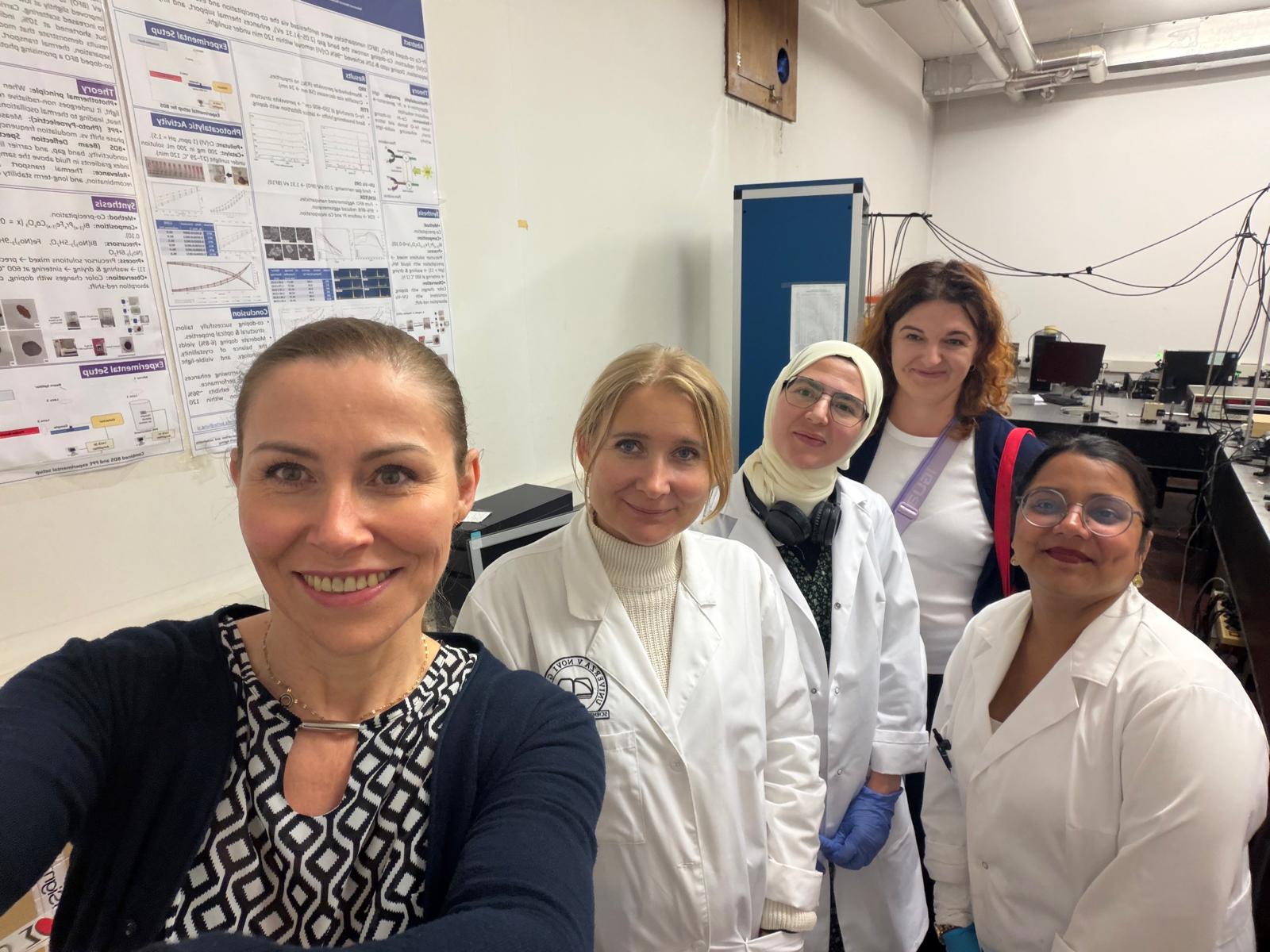 Spotkanie z Prof. Dr. Dorota Korte w Laboratorium Nauk o Środowisku i Życiu, Rožna Dolina; Archiwum prywatne