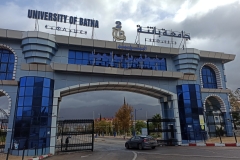 brama na kampus University of Batna 2; fot. A. Gniazdowska