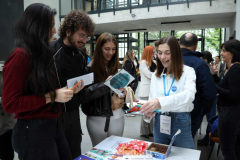M.-Orpik-na-stoisku-PB-na-Exchange-Fair-podczas-International-Week-na-UNIBL-arch.-UNIBL