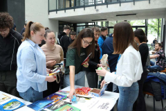 Stoisko-PB-na-Exchange-Fair-podczas-International-Week-na-UNIBL-arch.-UNIBL