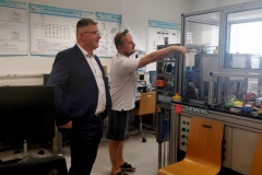 Wizyta w laboratorium automatyki, na zdjęciu WW oraz Ing. VÁCLAV KACZMARCZYK Ph.D. fot. archiwum prywatne