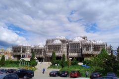 Rys.3.-Budynek-Biblioteki-Narodowej-Kosowa-Prisztina-archiwum-wlasne