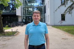 Przed-budynkiem-Wydzialu-Leśnego-Uniwersytetu-w-LB-arch.-pryw.-A.-Marozau