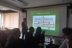 16.-Dr-inz.-Andrzej-Andrzejewski-omawia-nieliniowy-regulator-polozenia