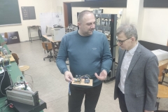 23.-Dr-Branko-Koprivica-Associate-Professor-oraz-dr-inz.-Andrzej-Andrzejewski-w-Laboratorium-Podstaw-Elektrotechniki