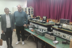 26.-Dr-Branko-Koprivica-Associate-Professor-oraz-dr-inz.-Andrzej-Andrzejewski-w-Laboratorium-Podstaw-Elektrotechniki