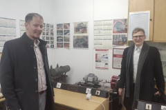 6.-Dr-Marko-Rosic-Associate-Professor-oraz-dr-inz.-Andrzej-Andrzejewski-w-laboratorium-Maszyn-Elektrycznych