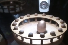 8.-Jajko-Nicola-Tesli-podczas-wirowania