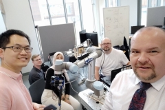 Prace w laboratorium SDU Medical Robotics z platforma MOPS z profesorem Zhuogi Cheng z SDU oraz Rabab Benotsame z Miscolc University Wegry fot. archiwum prywatne