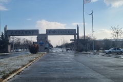 AKSARAY-UNIVERSITY-BRAMA-WJAZDOWA-NA-KAMPUS-fot-archiwum-prywatne