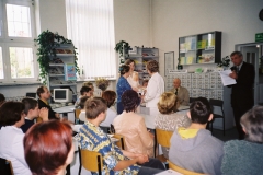 f1000013