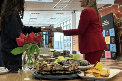 Walentynkowy-kiermasz-ciast-26