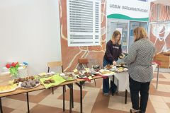 Walentynkowy-kiermasz-ciast-30