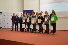Uczestnicy konkursu z honorowymi dyplomami