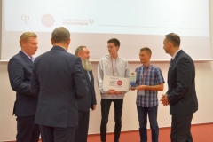 Wręczenie czeku za zajęcie II miejsca dla zespołu z ALO PB