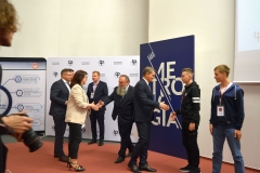 Wręczenie nagrody za zajecie II miejsca dla zespołu z ZSE w Białymstoku