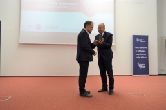 Współorganizatorzy konkursu - Dyrektor OUM w Białymstoku i Prodziekan ds. rozwoju i współpracy Wydziału Elektrycznego PB