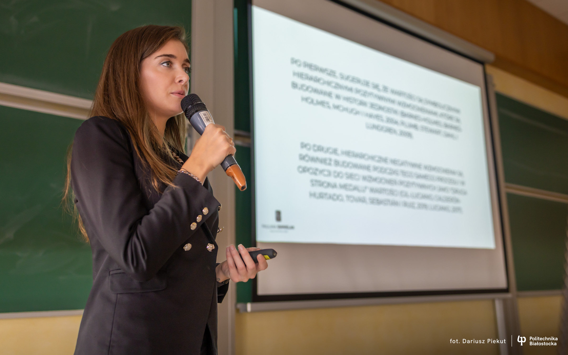 Paulina Danielak podczas wykładu pt. Kiedy umysł nie daje spokoju…Jak „odklejać się” od swoich myśli i lęków?