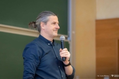 2026-01-23-Wykład-PZP-o Szczęściu, którego szukamy tam, gdzie go nie ma-PZP-Dostępna PB-fot-Iryna-Mikhno-PB