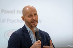 2025-01-17-profilaktyka-zdrowia-psychicznego-dr-hab-n-med-Pawel-Holas-profUW-fot-Iryna-Mikhno-PB-11