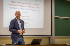 2025-01-17-profilaktyka-zdrowia-psychicznego-dr-hab-n-med-Pawel-Holas-profUW-fot-Iryna-Mikhno-PB-3