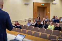 2025-01-17-profilaktyka-zdrowia-psychicznego-dr-hab-n-med-Pawel-Holas-profUW-fot-Iryna-Mikhno-PB-7