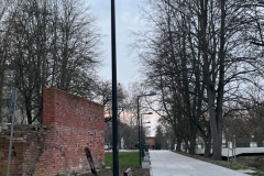 „Pierwiastek z czterech ”