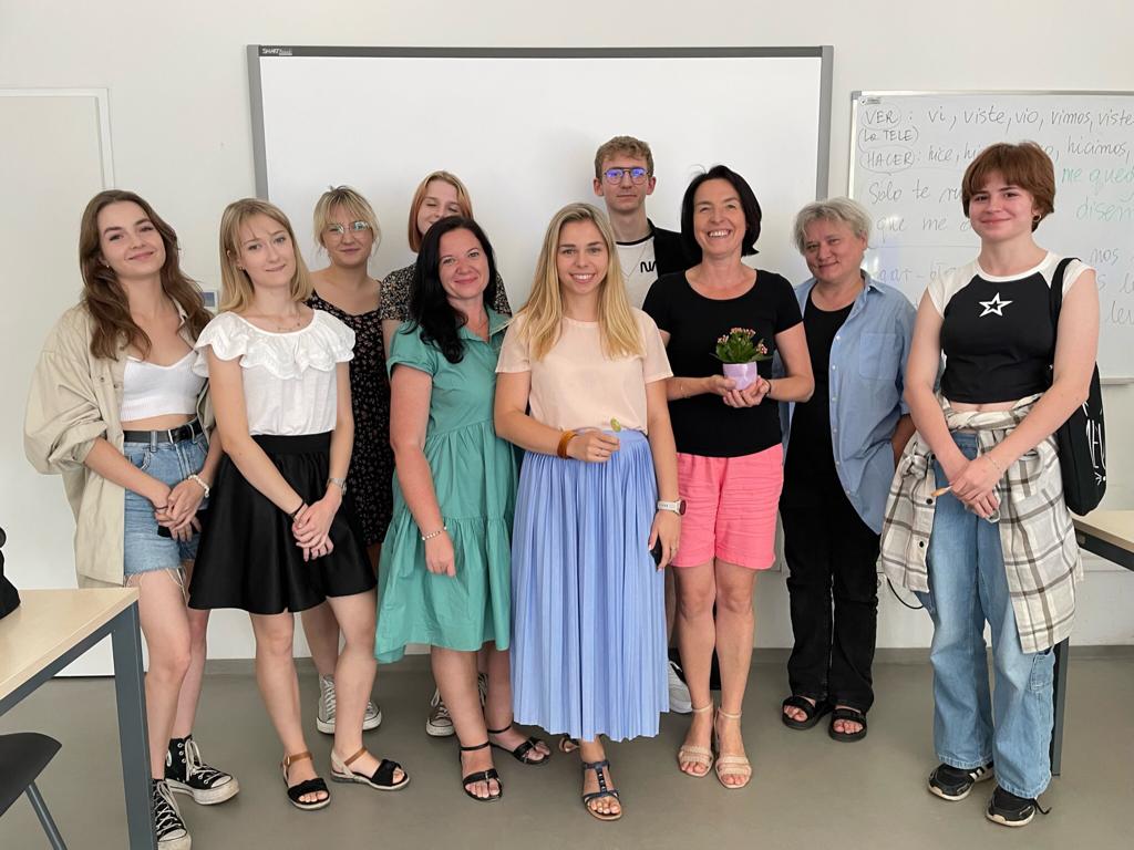 Course teacher Violetta Grabińska with participants