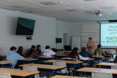 Halina-Bramska-na-zajeciach.-Fot.-M.-Sleszynska