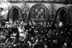 A-crowd-of-people-in-a-church