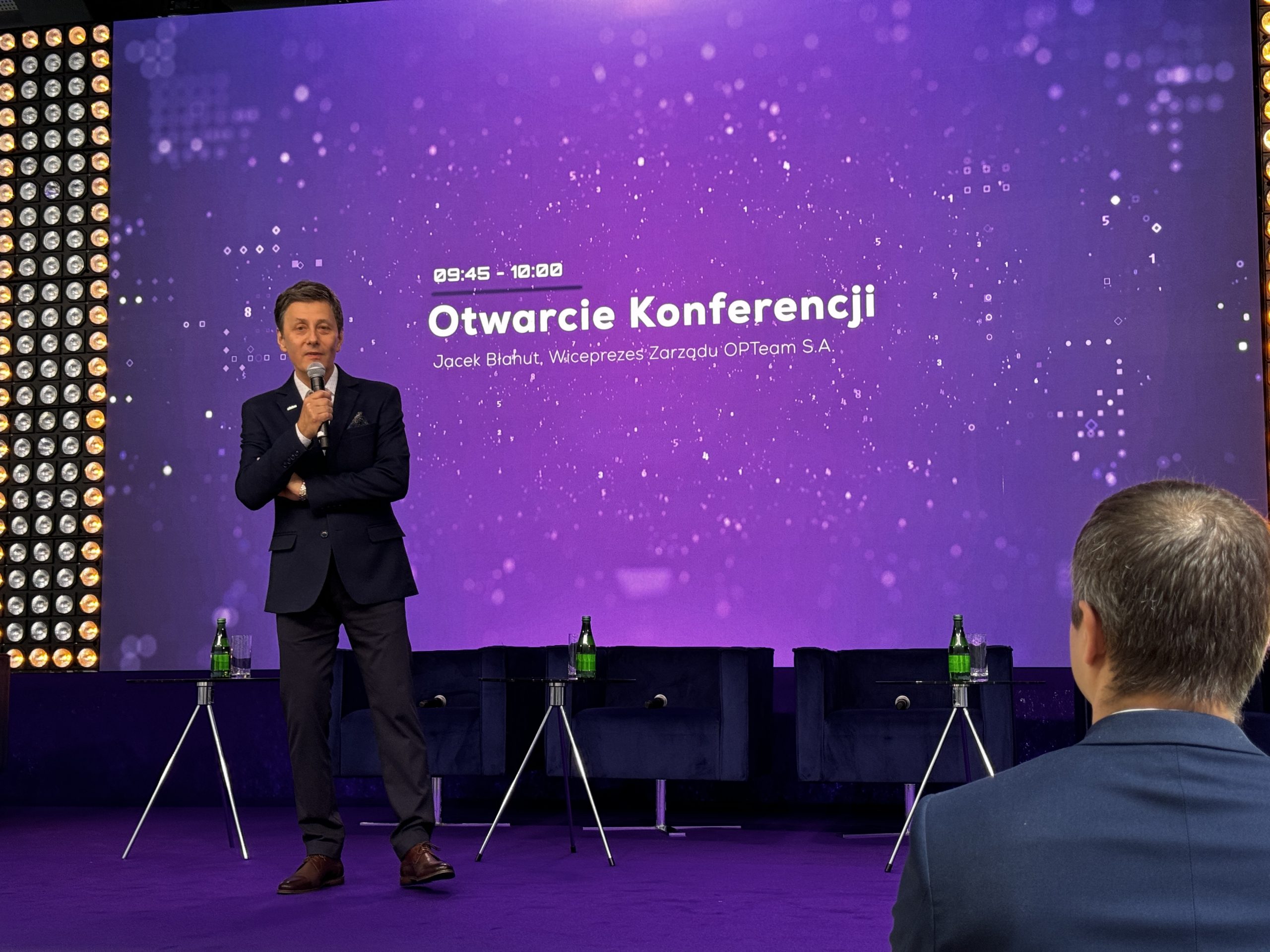 Jacek Błahut Wiceprezes Zarządu Spółki OPTeam na otwarciu konferencji