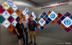 Uczniowie-z-Zespolu-Szkol-Elektrycznych-w-Bialymstoku-wra-z-Opiekunem-uczestnicy-konkursu-NAUKOLATEK_fot.-Dariusz-Piekut1