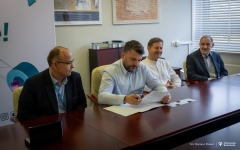 2024-11-19-Podpisanie-porozumień-o-współpracy-o-współpracy-trójstronnej-w-celu-komercjalizacji-rozwiązań-opracowanych-w-ramach-2-edycji-Konkursu-Wschodzący-Innowatorzy-fot-Dariusz-Piekut