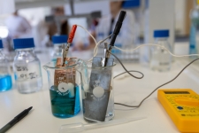 Profesjonalne-laboratorium-chemiczne-na-Wydziale-Budownictwa-i-Nauk-o-Srodowisku-Politechniki-Bialostockiej_fot.Dariusz-Piekut_PB-37