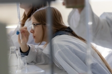 Uczniowie-XIII-LO-w-Bialymstoku-na-zajeciach-w-laboratoriach-Politechniki-Bialsotockiej-w-ramach-programu-Z-Technikum-na-Politechniki_fot.Dariusz-Piekut_PB-11