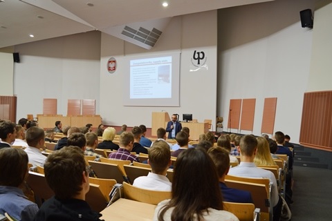 Zdjęcie z uroczystości na auli na Wydziale Elektrycznym
